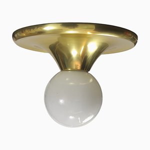 Lampada da parete in ottone e vetro opalino di Achille Castiglioni per Flos, anni '60