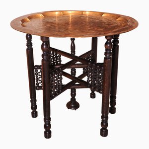 Mesa de Oriente Medio de latón y madera, década de 1890. Juego de 2