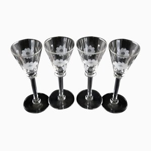 Vasos antiguos de cerezo grabados a mano de Kosta, Suecia, principios de 1900. Juego de 9