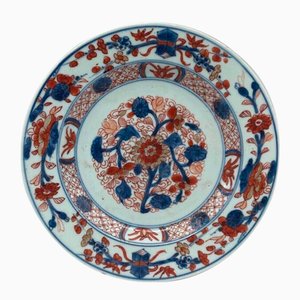 Plato de porcelana Imari con decoración floral Japón