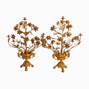 Französischer Kirchenleuchter aus Goldbronze & Messing Weiß Opalglas Blumen, 1890er, 2er Set
