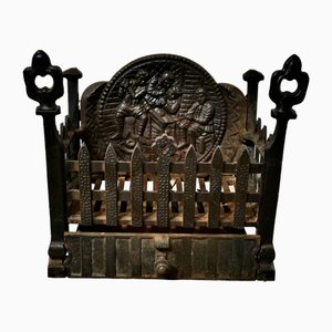 Cesta para el fuego independiente estilo gótico con respaldo decorativo y fuente de fresno, década de 1890. Juego de 2