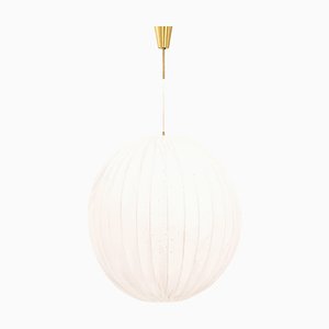 Hans-Agne Jakobsson zugeschriebene Deckenlampe aus Messing & weißem Stoff, 1960er