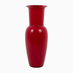 Vaso in vetro opalino rosso di Venini