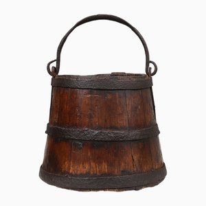 Cubo francés de madera hecho a mano, siglo XV