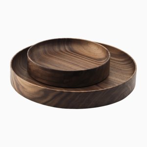 Circula 16 Shell Bowl in Walnut by Florian Saul