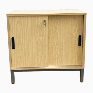 Kleine moderne Aufbewahrungseinheit