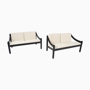 Sofás de dos plazas Carimate Mid-Century de madera lacada y sofá de bouclé atribuido a Vico Magistretti, 1970. Juego de 2