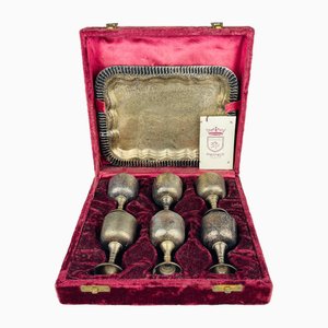 Bandeja y vasos ingleses antiguos bañados en plata, década de 1890. Juego de 8