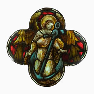 Ángel con ancla en vitral cuatrifolio de finales del siglo XIX