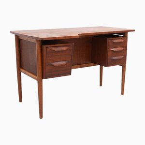 Asymmetrischer Dänischer Mid-Century Schreibtisch aus Teak, 1950er