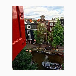 Cindi Emond, Ventana con contraventana roja, Ámsterdam, Fotografía, 2016