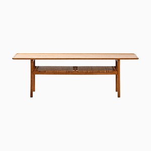 Hans Wegner zugeschriebener Couchtisch aus Eiche & gewebtem Rohrgeflecht, 1950er