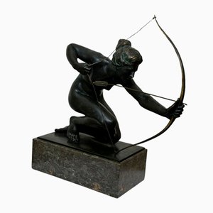 R Henn, Diana Art Déco tenant un arc et une flèche, Bronze