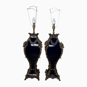 Lámparas de mesa francesas vintage grandes de bronce y cerámica azul con pantallas rosa. Juego de 2