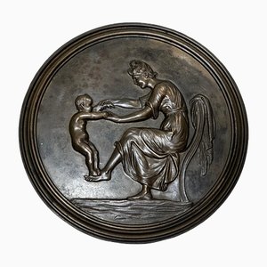 Mutter hält ihr Kind Wandskulptur aus Bronze, Coalbrookdale, Vereinigtes Königreich, 19. Jh.