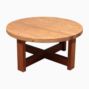 Runder Skandinavischer Couchtisch aus Kiefernholz, 1970er