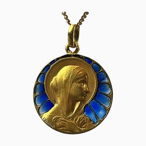 Französische Jungfrau Maria Plique a Jour Emaille Anhänger aus 18 Karat Gelbgold von Vernon, 1890er