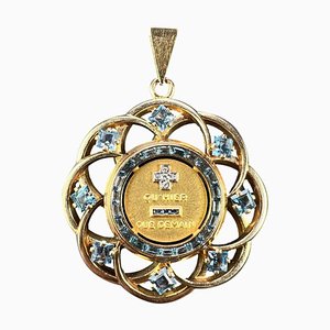 Colgante con medalla del amor More Than Yesterday grande de espinela azul diamante en oro de 18 k de Augis, años 60
