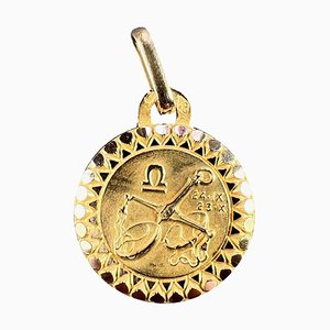 Französische Libra Sternzeichen Sternzeichen Anhänger aus 18 Karat Gelbgold von Perroud, 1950er