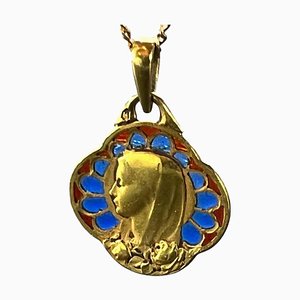 Französische Jungfrau Maria Plique a Jour Emaille Anhänger aus 18 Karat Gelbgold, 1920er