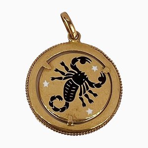 Italienischer Sternzeichen Sternzeichen Skorpion aus 18 Karat Gelbgold Emaille Charm Anhänger, 1960er