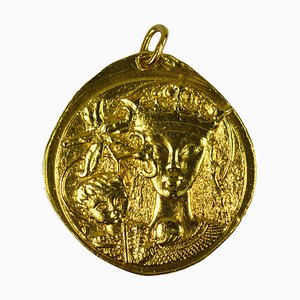Colgante de la Virgen de los Lirios en oro amarillo de 18 k, años 50