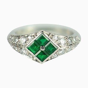 Unsichtbar gefasster Smaragd Diamant Pave Platin Ring mit Schachbrettmuster, 1920er