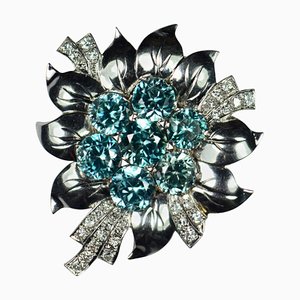 Broche de flor de platino y diamante blanco de circón azul, años 20
