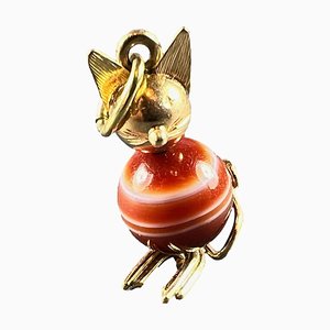 Gebänderter Achat Anhänger aus 18 Karat Gelbgold mit Katzenanhänger, 1950er