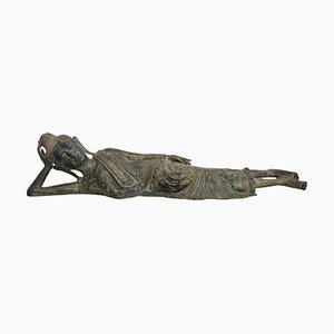 Große antike Skulptur eines ruhenden Buddha aus Bronze