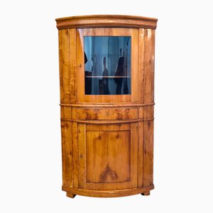 Biedermeier Eckschrank aus Kirschholz, frühes 19. Jh.