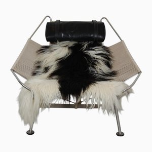 Flagline Stuhl mit schwarzem Lederkissen von Hans Wegner, 2000er