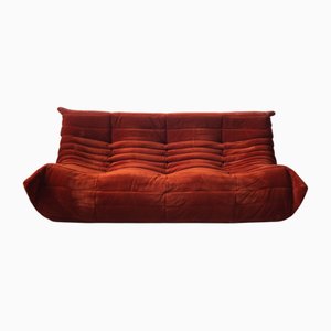 Sofá de tres plazas Togo en ámbar de Michel Ducaroy para Ligne Roset