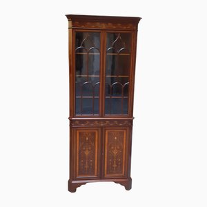 Englischer brauner Eckschrank