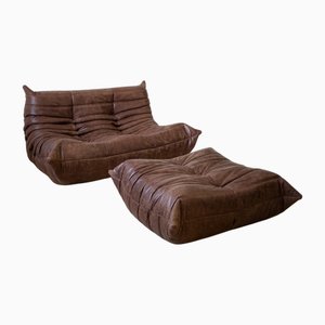 Set di pouf Togo in pelle marrone scuro e divano a due posti di Michel Ducaroy per Ligne Roset