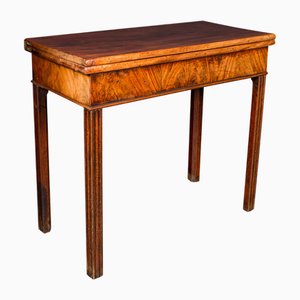 Mesa de té plegable inglesa estilo Chippendale georgiana, década de 1750