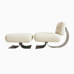 Sillón Alta de cuero blanco y otomana de Oscar Niemeyer para Mobilier International, años 70. Juego de 2