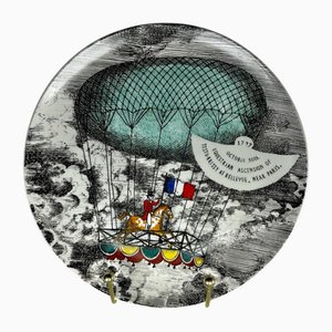 Piatto con mongolfiera di Piero Fornasetti, Italia, 1955