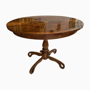 Mesa auxiliar estilo Wilhelminian oval de chapa de nogal