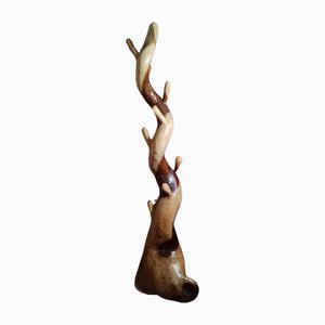 Perchero de madera tallada