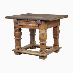 Mesa flamenca antigua de roble tallado, 1690