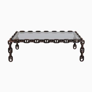 Mesa de centro brutalista francesa vintage con cadena de hierro y superficie de vidrio ahumado, 1962