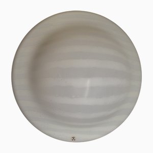 Flache Deutsche Vintage Deckenlampe mit Weiß Gemustertem Glasschirm von Peill & Putzler, 1970er