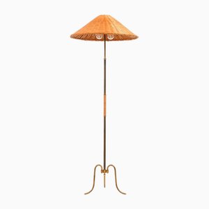 Höhenverstellbare Stehlampe aus Messing, Geflochtenem Rohr und Rattanschirm, 1940er