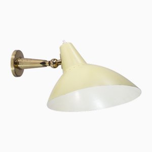 Lámpara de pared ajustable italiana Mid-Century de metal amarillo y latón de Stilnovo, años 50