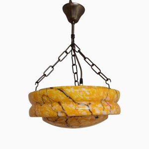 Antike deutsche Art Deco Deckenlampe mit gelb-orange marmorierter Glasschale auf Messinghalterung, 1920er