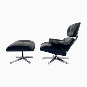 Poltrona Mid-Century moderna con poggiapiedi in legno nero e pelle nera di Charles & Ray Eames per Herman Miller, set di 2
