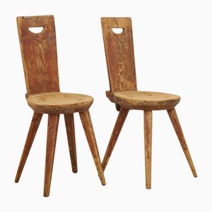 Sillas primitivas antiguas de pino. Juego de 2