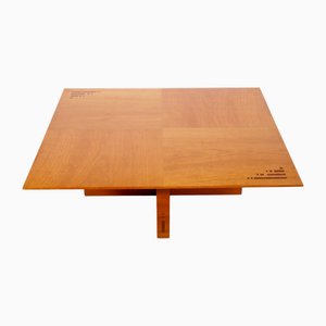 Couchtisch aus Nussholz mit Intarsien von Jaume Tresserra, 1980er